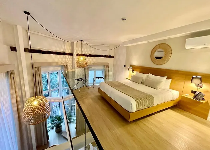 Emblematico Hi فندق 3*